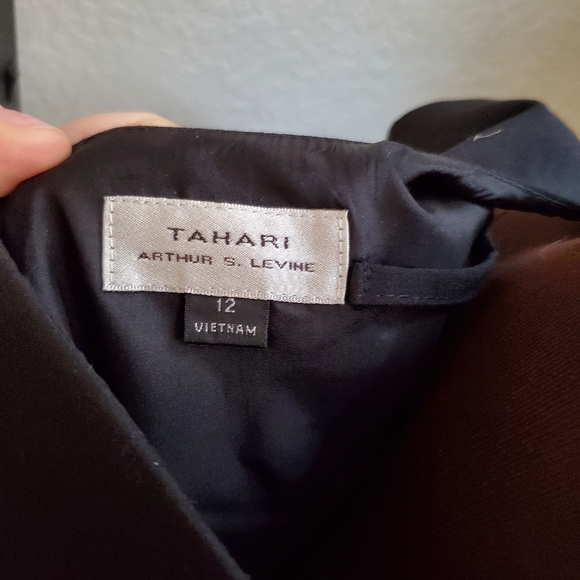 EUC TAHARI BLACK SHIFT DRESS SIZE 12 - Picture 4 of 5